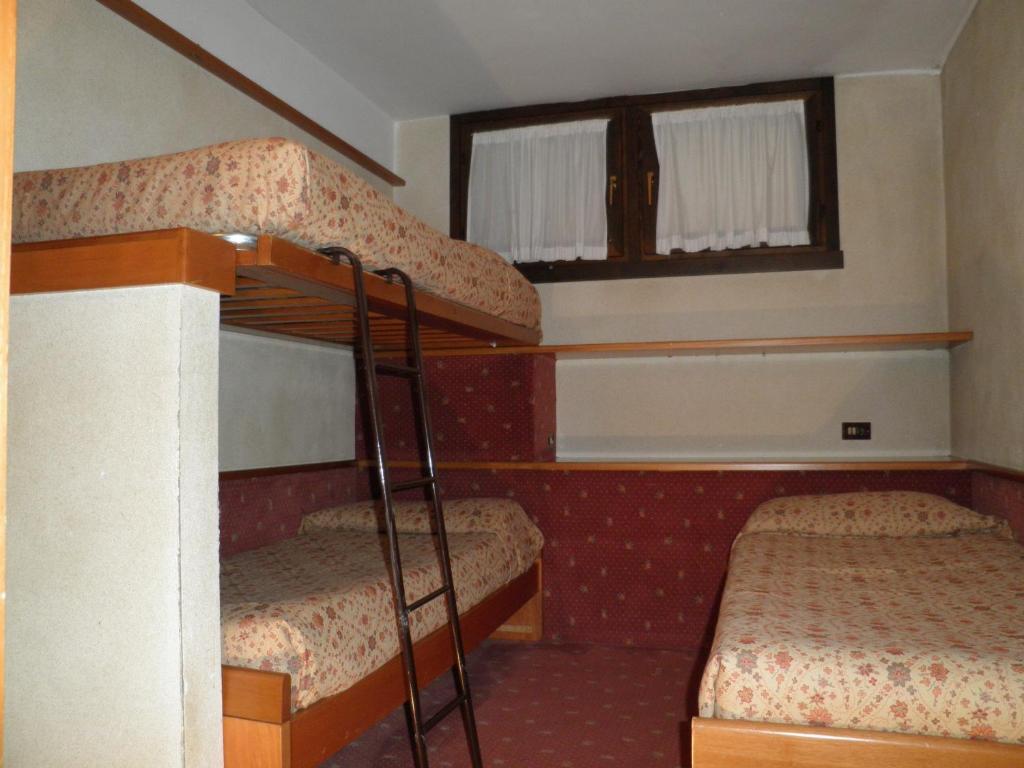 R.T.A. Hotel Des Alpes 2 Madonna Szoba fotó