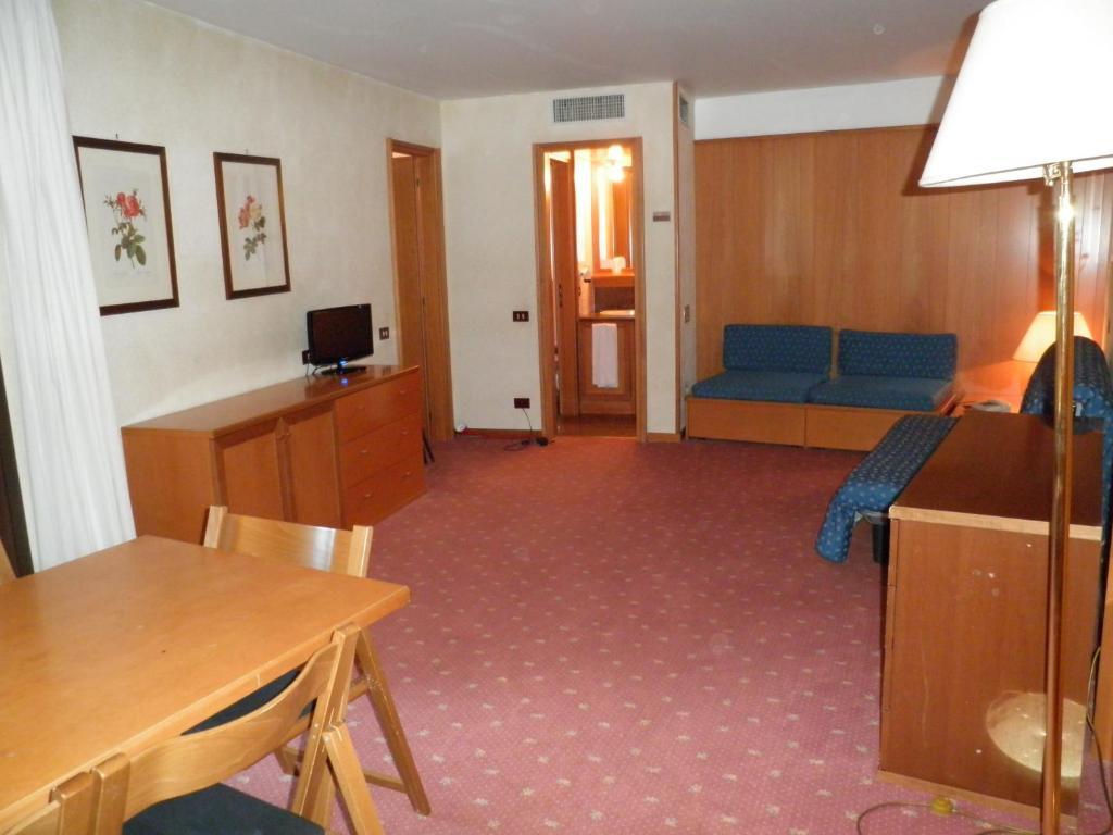 R.T.A. Hotel Des Alpes 2 Madonna Szoba fotó